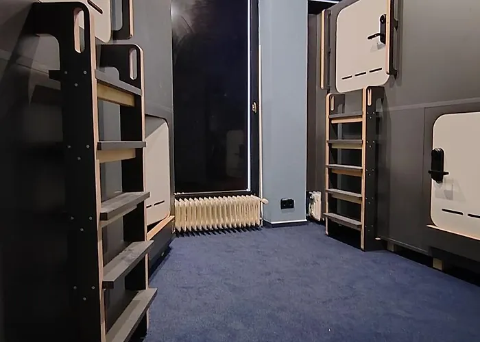 Fabcap Kapsel 胶囊旅馆 *