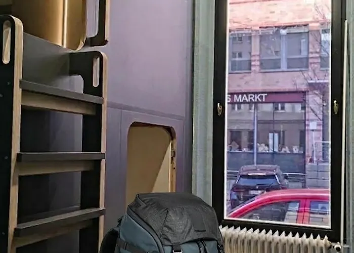 Fabcap Kapsel 胶囊旅馆 *